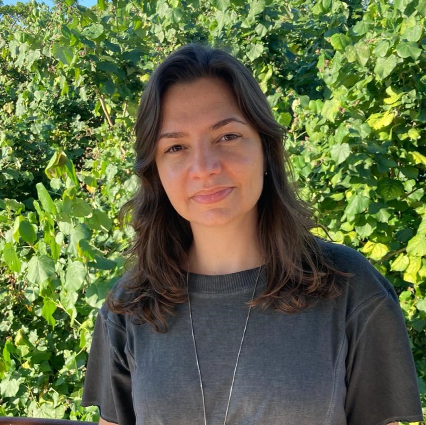 Leandra Gonçalves headshot