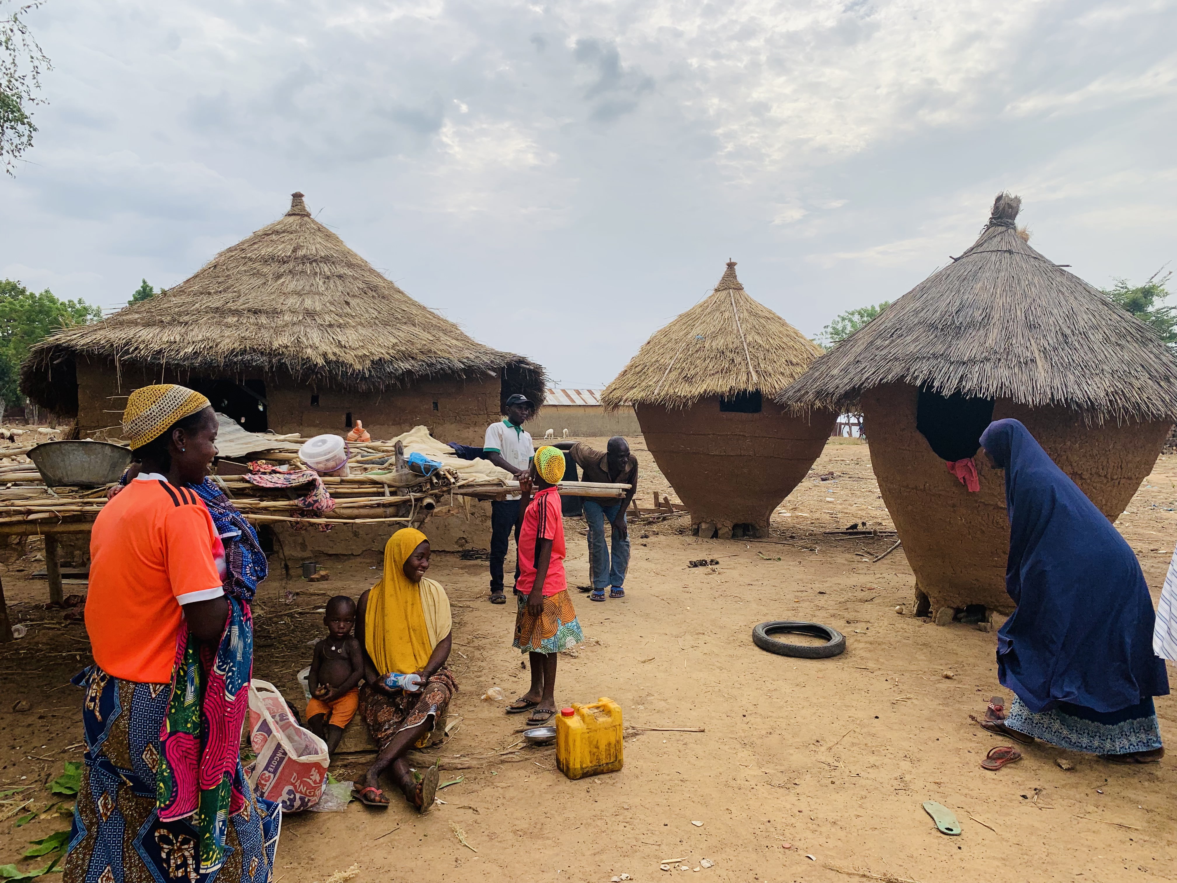 Women in a compound used to illustrate a story. Image by Taiwo Adebulu. Nigeria, 2024.