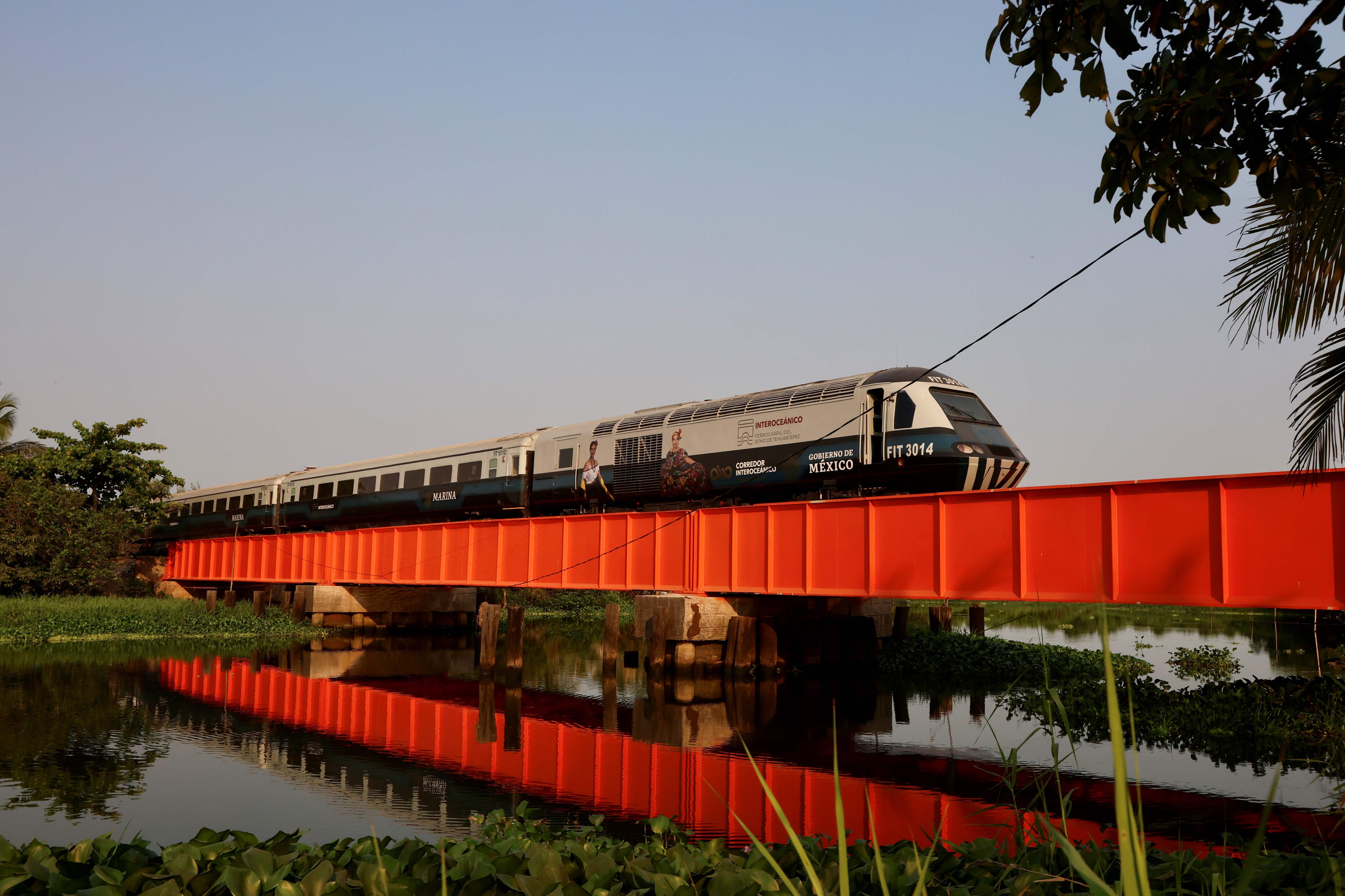 Train on Line Z railway in Mexico