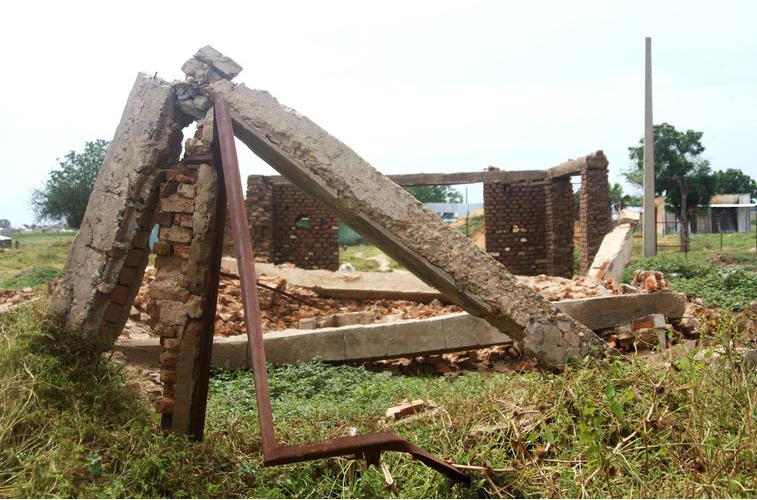 Destruction left by the violence of May 2008 in Abyei, Sudan. Image by Rebecca Hamilton. Sudan, 2010. Media file: Abyei-ThenAndNow_10688.jpg