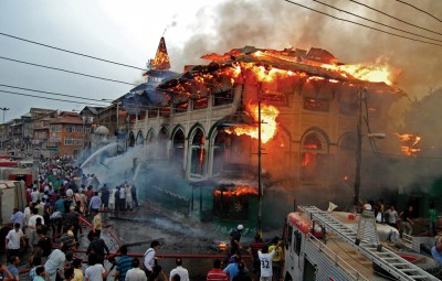The Dastageer Sahib shrine in Srinagar caught fire last June. Its destruction led to tensions with the Salafis. Media file: Dastergeer-Sahib-shrine_035-400x255.jpg