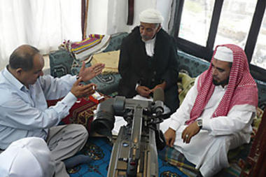 Antiterror film: 'The Lost Bet' is a new government-backed feature film produced by Fadl al-Olfi, left, who is seen directing two actors. Image by Ginny Hill. Yemen, 2008. Media file: OTERRORFILM_P1.jpg_full_600.jpg