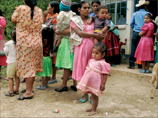 Parents and children queue to see a doctor at a health clinic in the Chiquimula region. Image by Samuel Loewenberg. Guatemala, 2009. Media file: PIIS0140673609613143.fx2_.lrg_.jpg