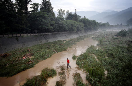 A man walks through one of the drainage channels that make up the Dujiangyan Irrigation system. China. Sean Gallagher, 2010 A man walks through one of the drainage channels that make up the Dujiangyan Irrigation system. China. Sean Gallagher, 2010