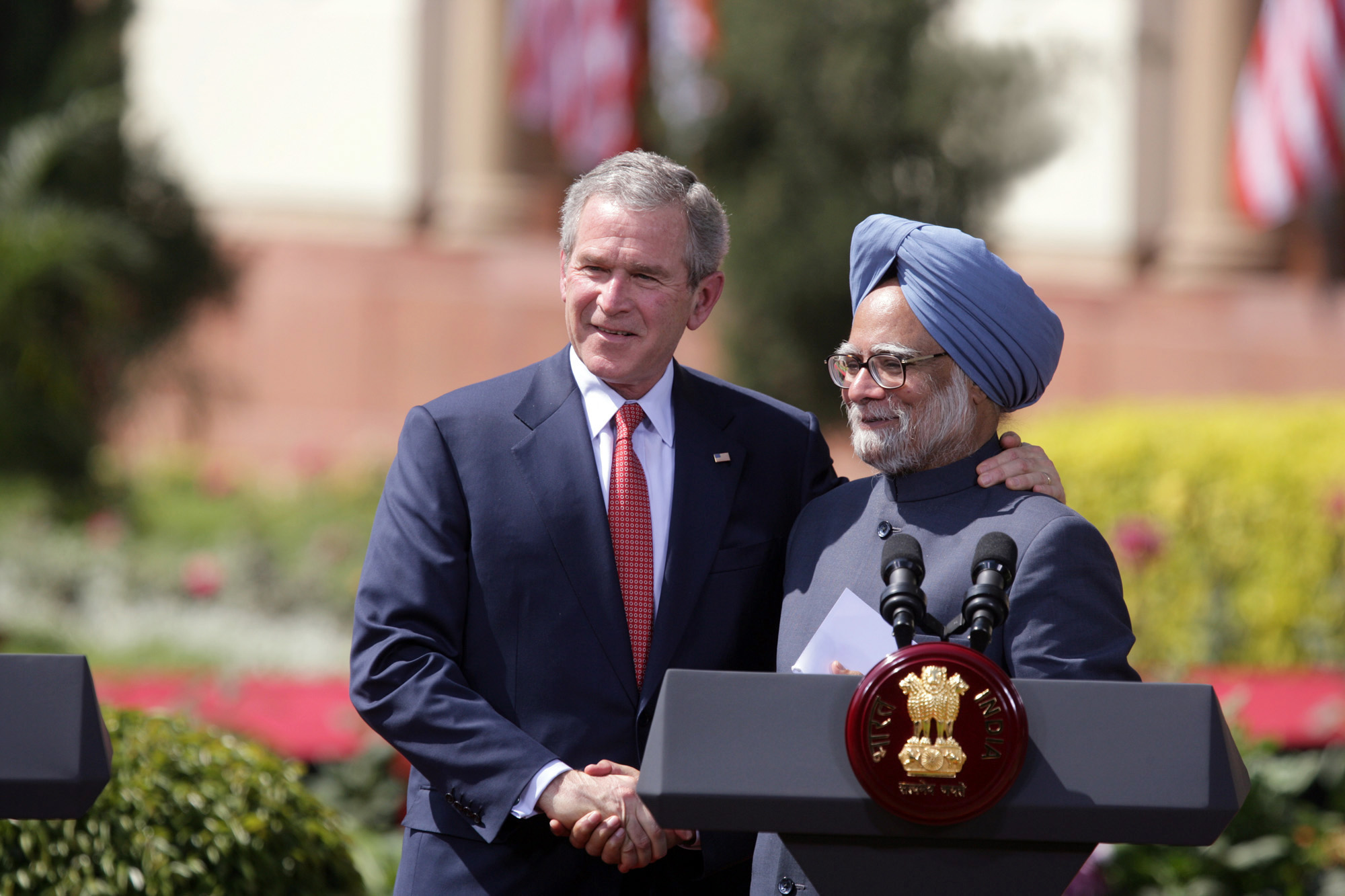 Former President George W. Bush and Indian Prime Minister Manmohan Singh at the signing of the U.S.-India Civil Nuclear Agreement on March 2, 2006. Image by U.S. Embassy New Delhi, Flickr. India, 2006. Media file: TomHundleyPhoto.jpg