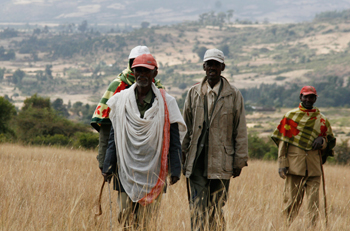 Villagers in Bishikiltu. Image by Alex Stonehill. Ethiopia, 2008.