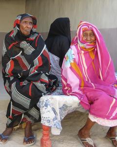Women in Al-Taitti village, Sudan. Image by Heba Aly. Sudan, 2008. Media file: Women in Al-Taitti-village, Sudan-photo-Heba-Aly.jpg