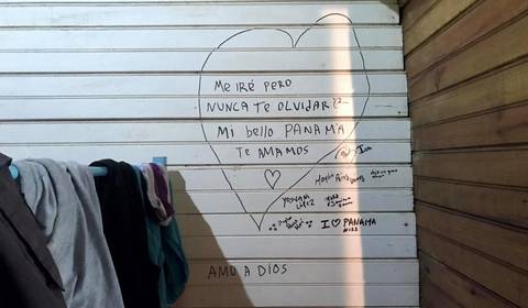 Cuban migrants express their feelings on a dormitory wall at a camp in Gualaca. Image by Mario J. Pentón. Panama, 2017. Cuban migrants express their feelings on a dormitory wall at a camp in Gualaca. Image by Mario J. Pentón. Panama, 2017.
