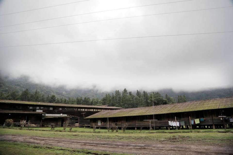 Low clouds hover over the camp in Gualaca, Panama serving as a temporary shelter for Cuban migrants. Image by José A. Iglesias. Panama, 2017. Low clouds hover over the camp in Gualaca, Panama serving as a temporary shelter for Cuban migrants. Image by José A. Iglesias. Panama, 2017.