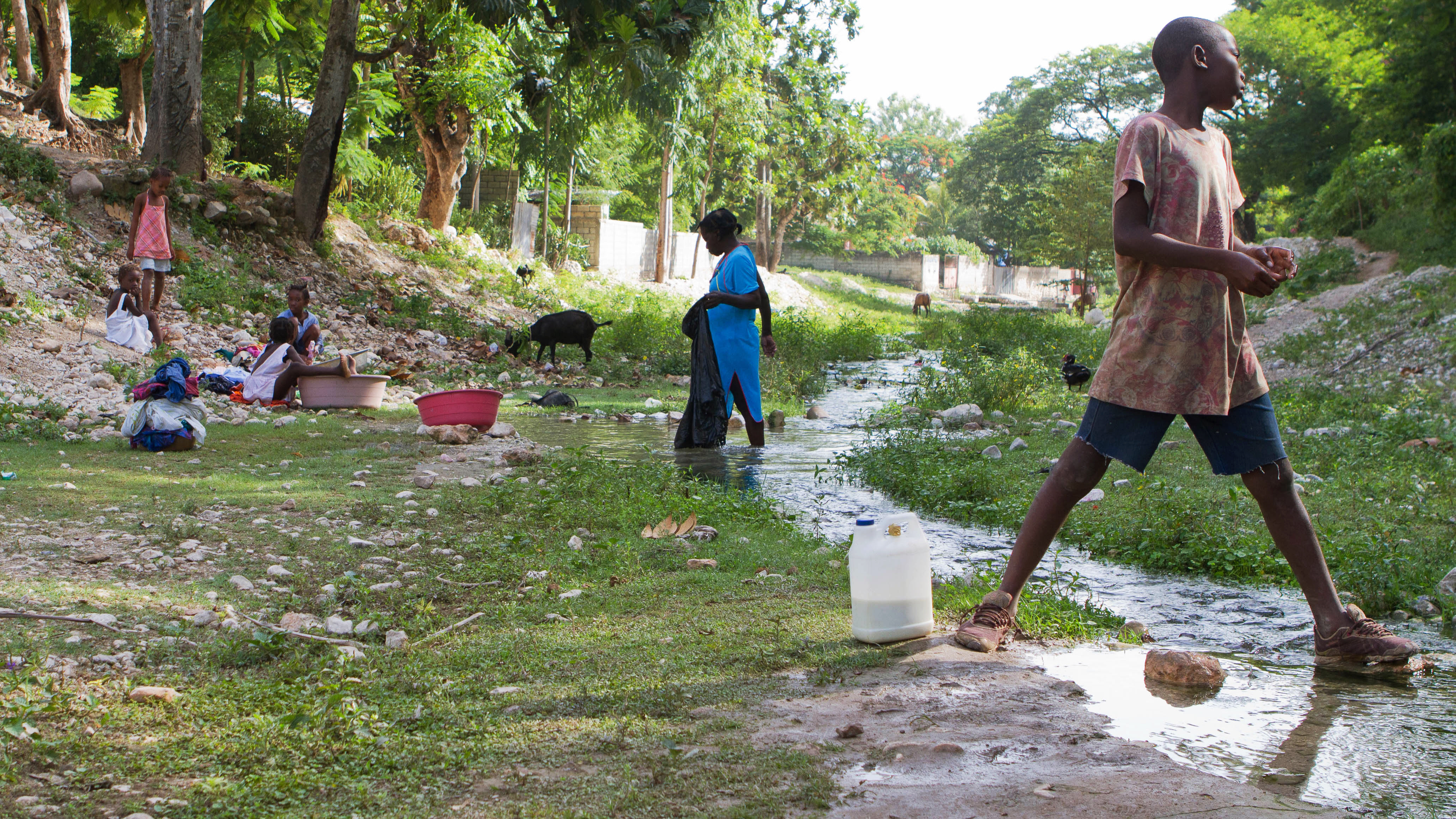 Health workers collaborate with rural communities to stop the spread of cholera by changing how people interact with water. It is no easy task. Image by Meghan Dhaliwal. Haiti, 2012. Media file: dhaliwal-5702.jpg