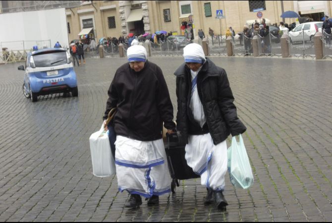 Two nuns crossing St Peter's Square. Image by Jason Berry. Vatican City, 2012. Media file: dscn0700.jpg