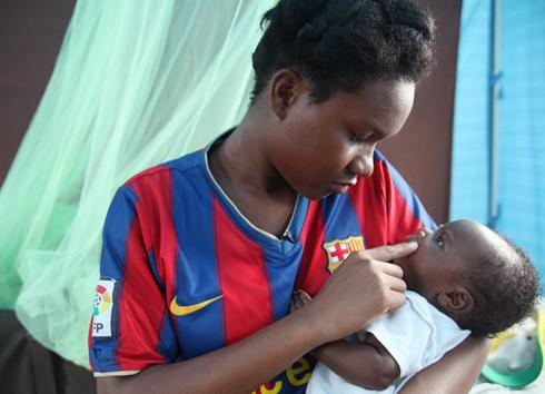 Media file: haiti-woman-child_9467.jpg