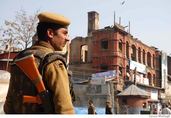 An Indian soldier patrols the streets of Srinagar, Kashmir, where fighting between the military and militias appears to have decreased. Media file: mn_kashmir09_soldier.jpg