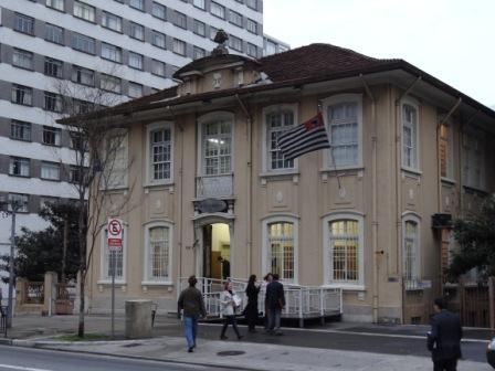 Instituto Pasteur in Sao Paulo for a free shot of yellow fever vaccine. Image by Rema Nagarajan. Brazil, 2012. Media file: remabrazil.jpg