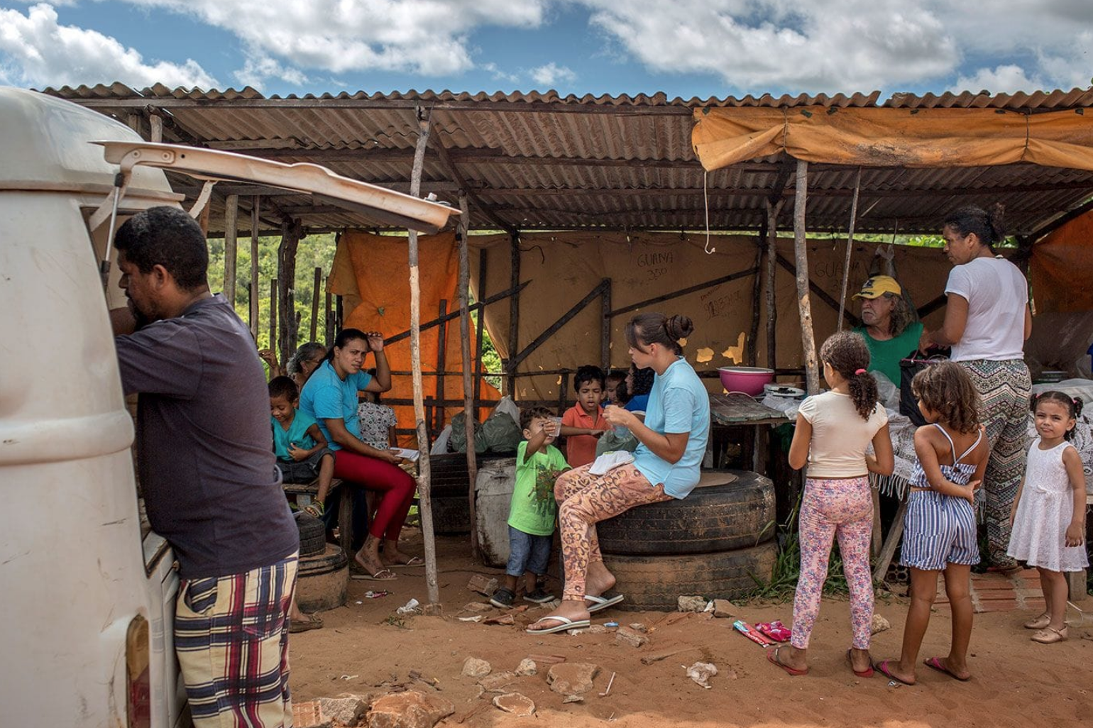 Vendors outside Alcaçuz sell food to visitors. Image by Lianne Milton. Brazil, 2018. Vendors outside Alcaçuz sell food to visitors. Image by Lianne Milton. Brazil, 2018.