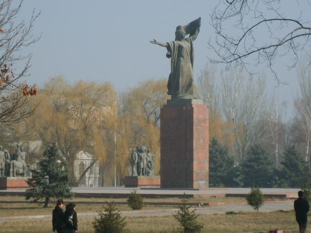 statue kyrgyz.jpg Media file: statue kyrgyz.jpg