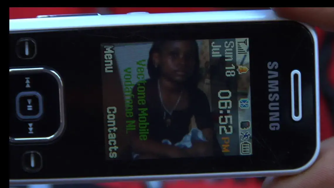 Simone left her daughter Khayla behind in Jamaica in her bid for asylum. During their separation, Simone keeps a photo of Khayla on her cell phone. Image by Micah Fink. Netherlands, 2009. Media file: 007 kylah's picture on cell phone.jpg