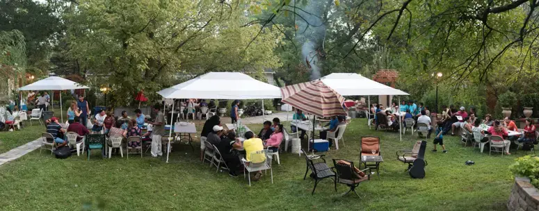 The community of Tarata gathers in Samuel Cespédes’s backyard in Annandale, Virginia, to raise money for a friend in need of financial support. Image by Carey Averbook. United States, 2016.