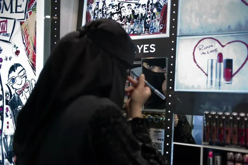 Saudi Arabia has one of the world’s lowest rates of female participation in the labor force. It was a mere eighteen per cent in 2011, according to the World Bank. Image by Kate Brooks. Saudi Arabia, 2013. Media file: zoepf_saudiwomen0004.jpg