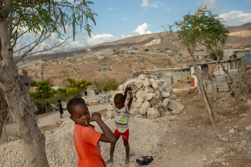 Boys play near their homes along a ridge overlooking the sea in the Village du Pecheur neighborhood of greater Canaan, Haiti. Image by Allison Shelley. Haiti, 2019. Boys play near their homes along a ridge overlooking the sea in the Village du Pecheur neighborhood of greater Canaan, Haiti. Image by Allison Shelley. Haiti, 2019.