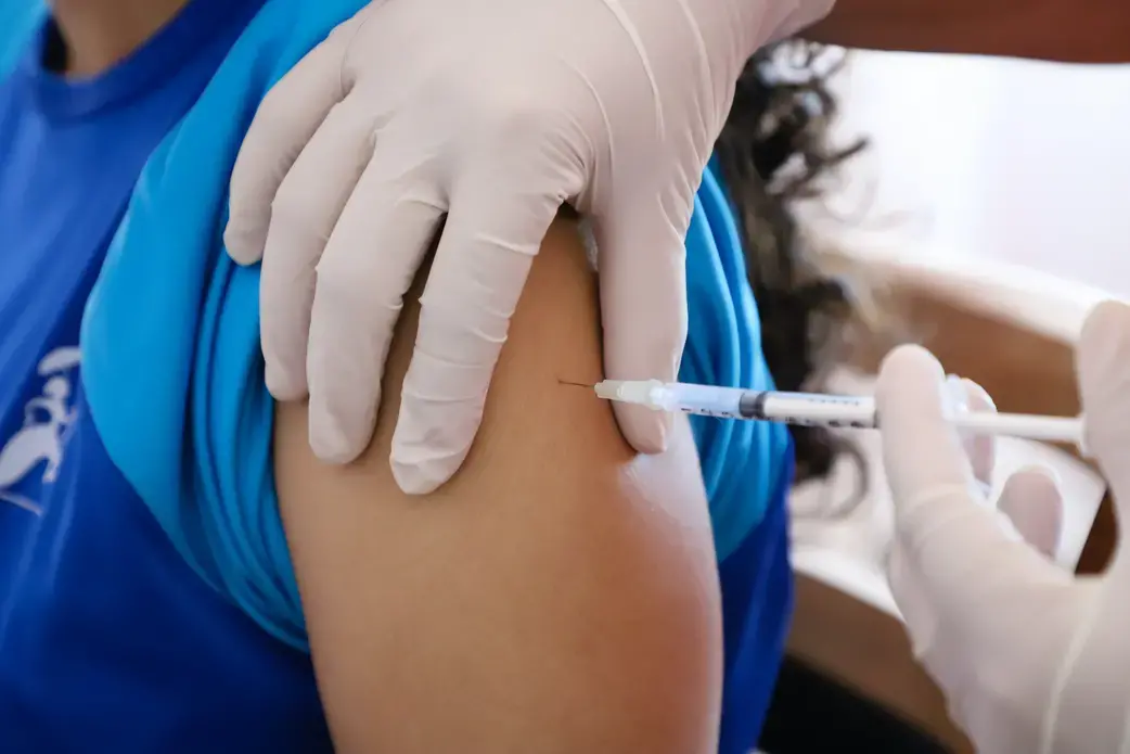 A medical worker administers a vaccine in Rio de Janeiro. Image by Andre_MA / Shutterstock. Brazil, 2020.