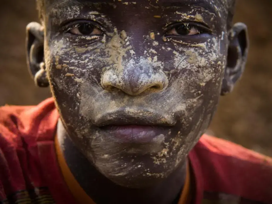 A young boy near the end of his shift at Fandjora. Image by Larry C. Price. Burkina Faso, 2013. Media file: untoldstories_holes_price_burkinafaso16.jpg