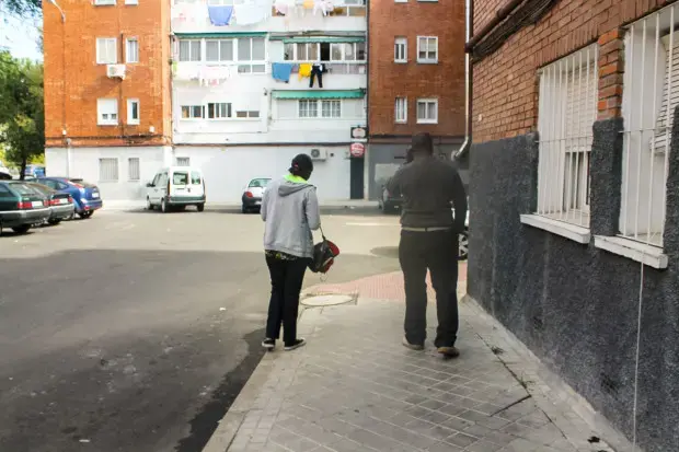 Sam, who asked that his nickname be used to protect his identity, came from Greece to Spain with help from Anne, the smuggler, but says he might have to return to Kenya empty-handed because he can’t find a job. Sam is pictured here with Hannah, another Kenyan migrant. Image by Wairimu Michengi. Spain, 2015. Media file: gpinews_kenya_wm_desperate-journeys_83_web-1-620x413.jpg