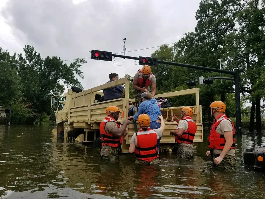 Texas National Guard soldiers rescue a civilian in flooded areas around Houston, Texas on, 27 August, 2017. Image by 1Lt. Zachary West, 100th MPAD. United States, 2017. Texas National Guard soldiers rescue a civilian in flooded areas around Houston, Texas, on 27 August, 2017. Image by 1Lt. Zachary West, 100th MPAD. United States, 2017.