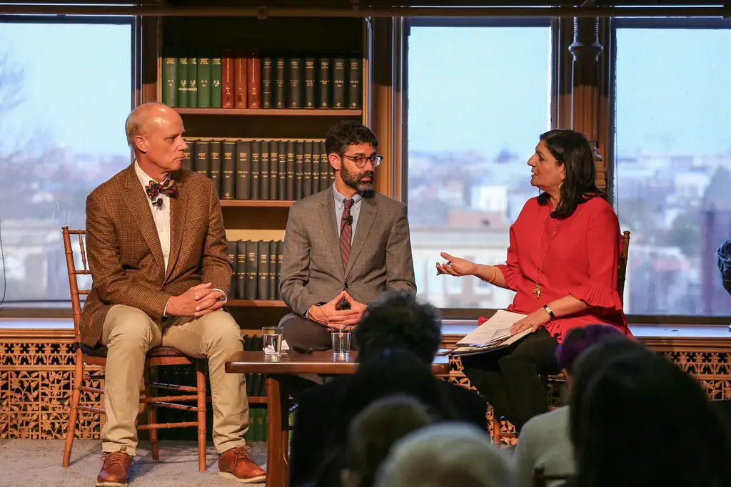 George Steinmetz, Evan Berry, and Indira Lakshmanan. Image courtesy of GU Berkley Center. USA, 2019. George Steinmetz, Evan Berry, and Indira Lakshmanan. Image courtesy of GU Berkley Center. USA, 2019.