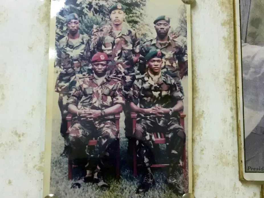 Yahya Jammeh (left), shortly after the 1994 coup that brought him to power in Gambia. Image by Stuart Reid. Gambia, 2016. Media file: jammeh_pulitzer.jpg