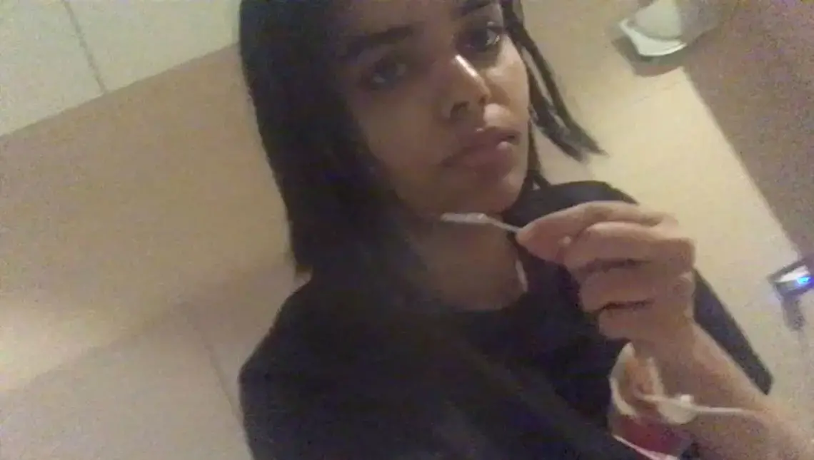 Rahaf Mohammed Alqunun speaks from Bangkok on January 6 in this still image taken from a video obtained from social media. Image captured from social media / Reuters. Thailand, 2019.