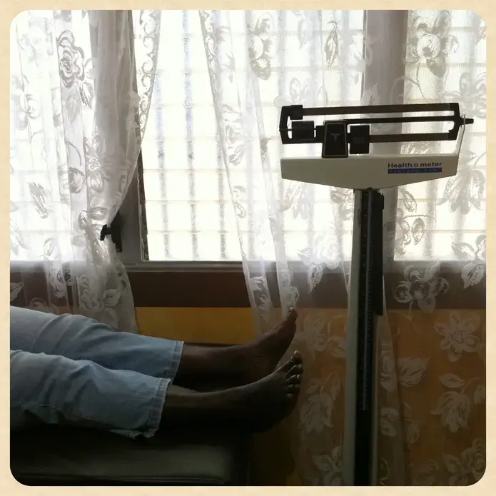 Health check-up of an anonymous HIV patient at the health clinic in Sambo Creek. Image by David Rochkind. Honduras, 2013. Media file: Rochkind_Insta008.jpg