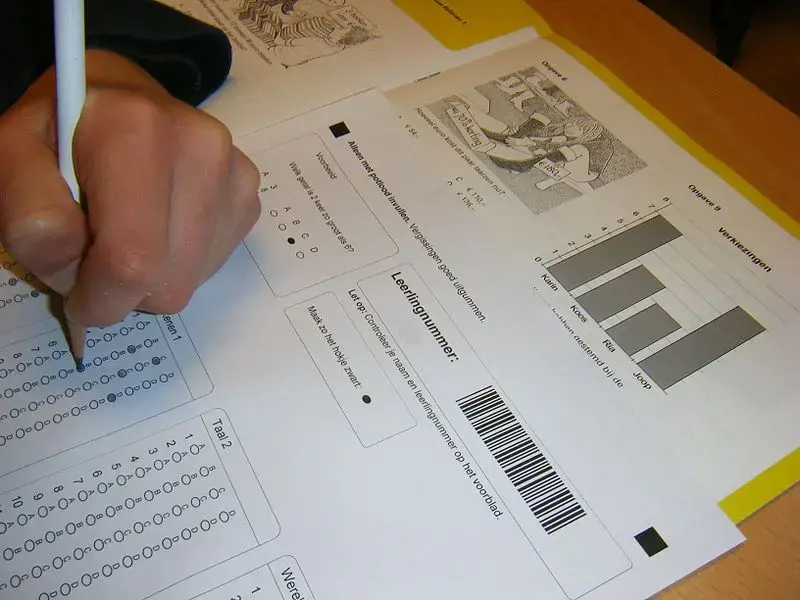 Image by Onderwijsgek / Creative Commons. Holland, 2009. Media file: 800px-cito_eindtoets_basisonderwijs.jpg