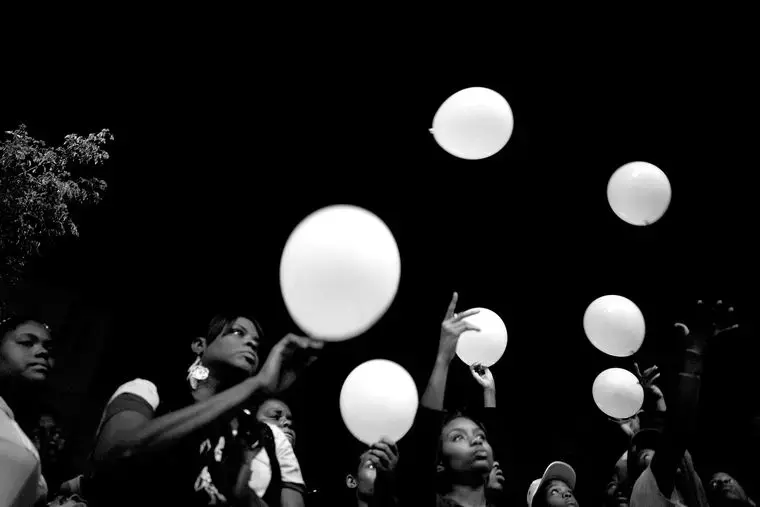 Community organizers commemorate the one-year anniversary of the death of Damian Turner in August 2011. Turner was 18 when a stray bullet hit him while he was outside his home in the Woodlawn neighborhood of Chicago. Image by Carlos Javier Ortiz. United States, 2011. Media file: nr-ty-088.jpg