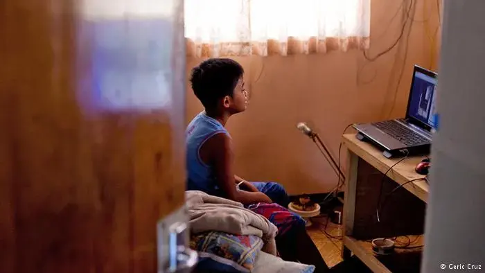 Migrant parents are using social media to raise their kids from afar. Image by Geric Cruz. Philippines, 2016. Media file: nanny.jpg