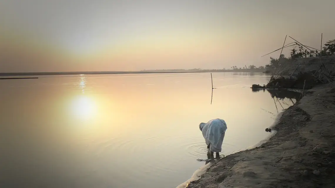 Along the Brahmaputra. Image by Carl Gierstorfer. India, 2013. Media file: Brahamputra.jpg