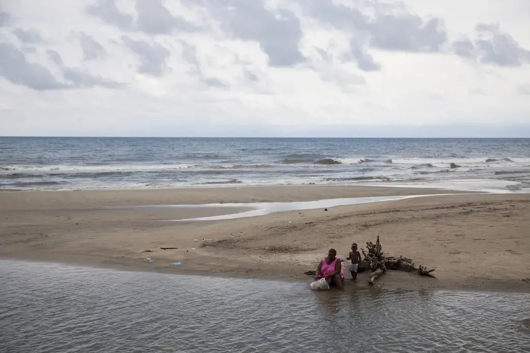 The beach at the small Garifuna town of Corozal, Honduras. Image by David Rochkind. Honduras, 2013. Media file: Rochkind_Garifuna020.jpg