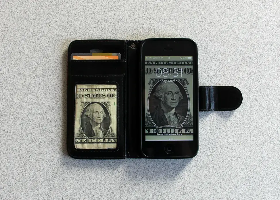  In Virginia, new digitized technology is creating more opportunities for abusive partners to maintain power and control through financial abuse. Image by Noah Petersen. United States, 2018.