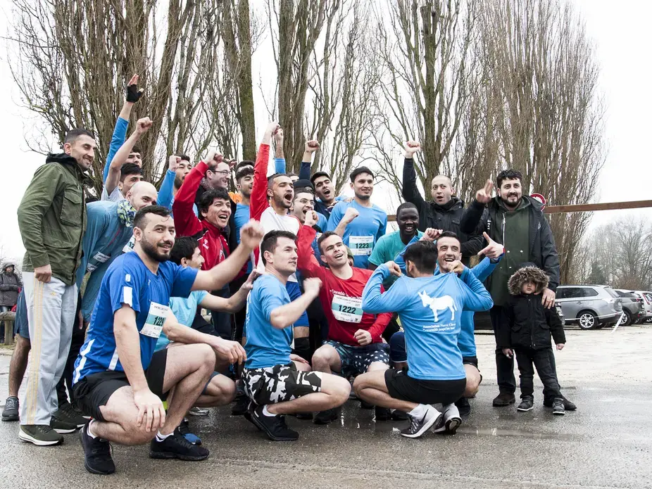 Applause for the blue shirts. Image by Ayyam Sureau. France, 2017. Applause for the blue shirts. Image by Ayyam Sureau. France, 2017.