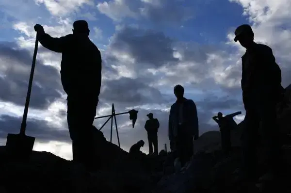 Chinese Construction Team. Image by Sean Gallagher. China, 2012.