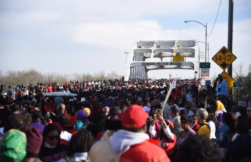 Marchers commemorating the ‘Bloody Sunday’ events of 1965 approach the Edmund Pettus Bridge, in Selma, Alabama, this past Sunday. Image by Brittany Gibson. United States, 2020. Marchers commemorating the ‘Bloody Sunday’ events of 1965 approach the Edmund Pettus Bridge, in Selma, Alabama, this past Sunday. Image by Brittany Gibson. United States, 2020.