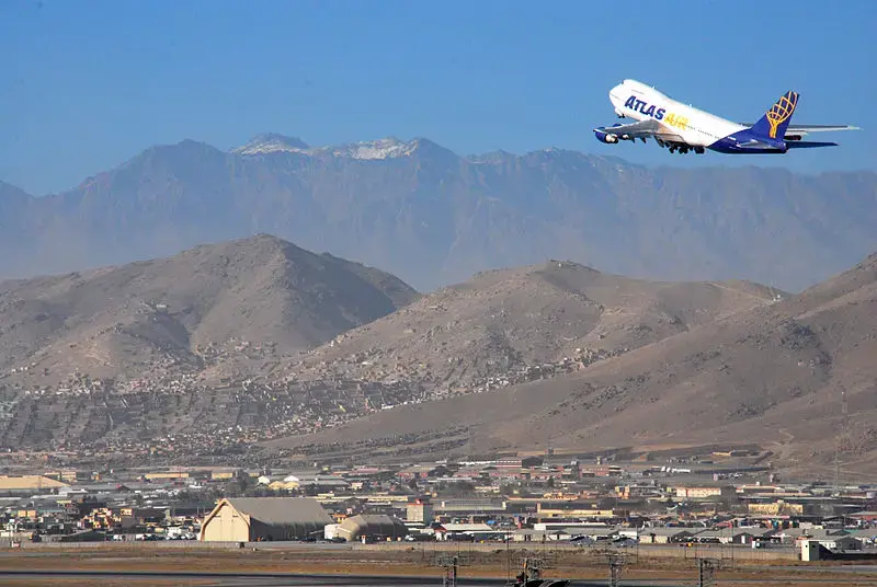 A World Atlas Boeing 747 aircraft takes off from Kabul international Airport. Image courtesy of Wikimedia Commons, 2010. Media file: 800px-atlas_air_flying_off_from_kabul_airport_in_2010.jpg