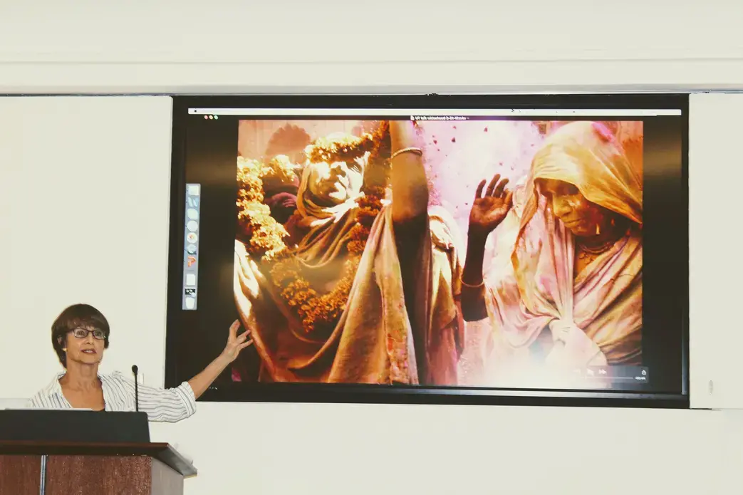 Cynthia Gorney discusses her work on widowhood. Image courtesy of the University of Texas at Austin. United States, 2017.
