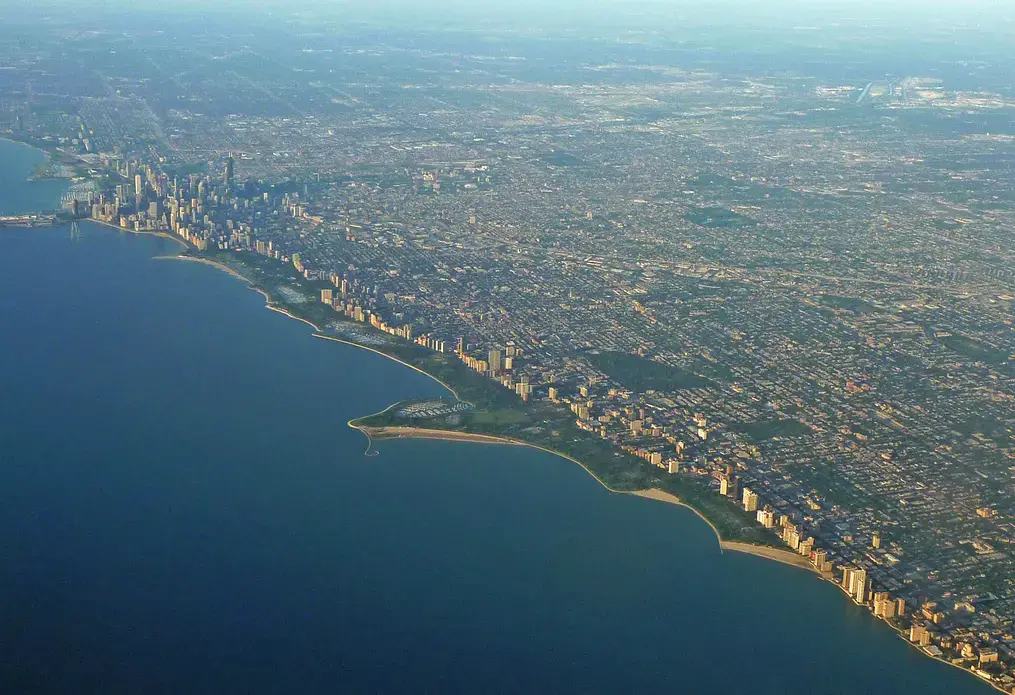 An aerial shot of the Chicago skyline. Image by Payton Chung / Wikimedia Commons. United States, 2009. An aerial shot of the Chicago skyline. Image by Payton Chung / Wikimedia Commons. United States, 2009.