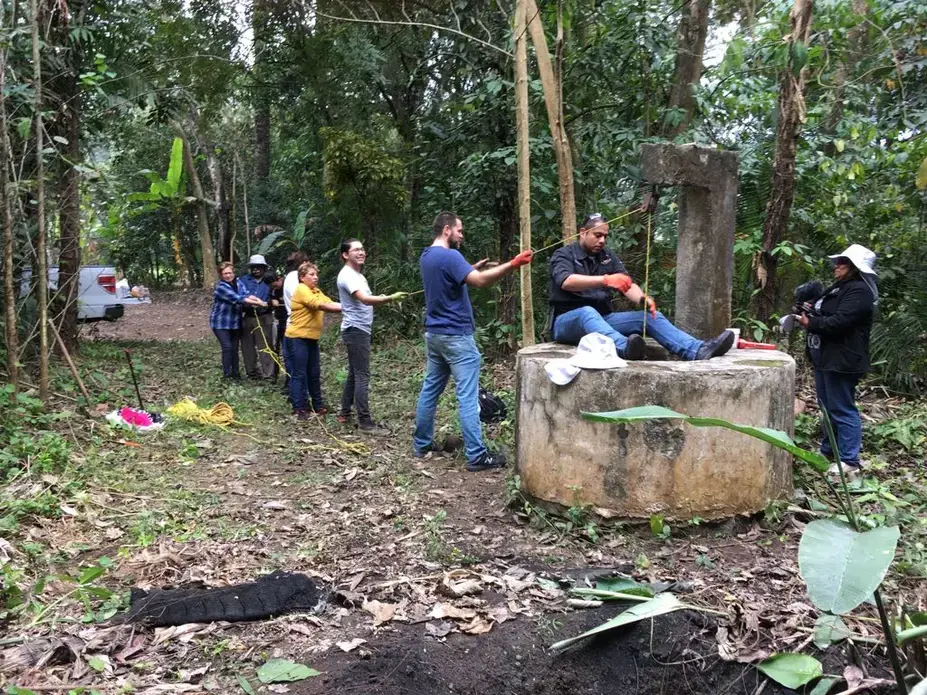 Attempts to haul a stuck hook from the bottom of a well. Image by Jesse Alejandro Cottrell. Mexico, 2018.