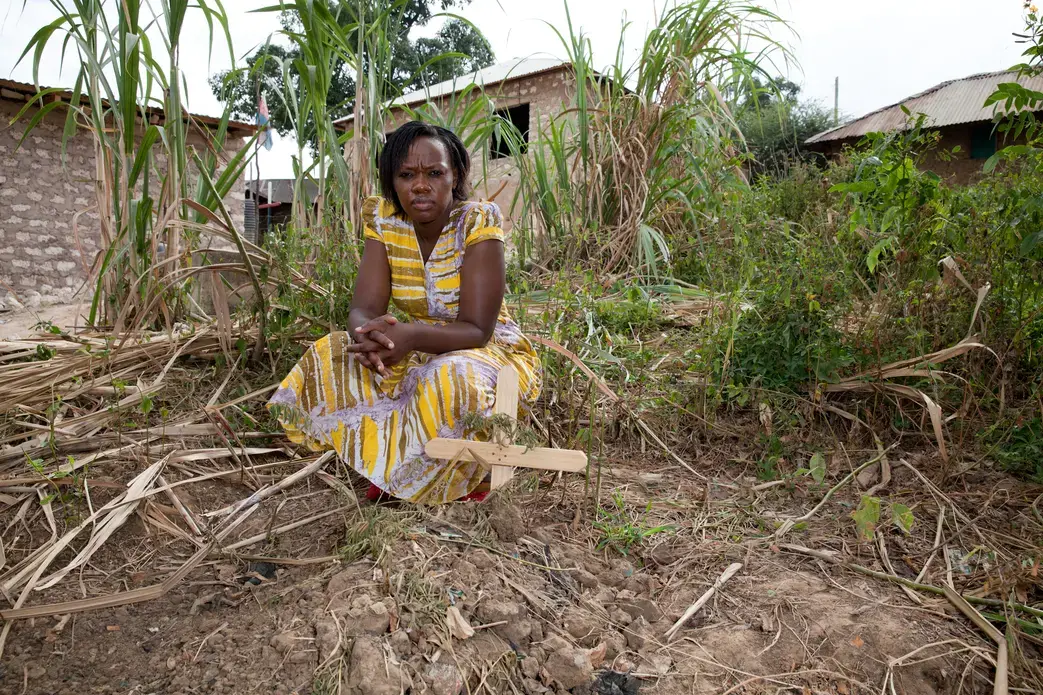 Phyllis Omido stands next to a child's grave in Owino Uhuru, a village plagued with lead exposure due to an unregulated smelter in operation from 2007-2014. Image by Goldman Environmental Prize, 2015. Phyllis Omido stands next to a child's grave in Owino Uhuru, a village plagued with lead exposure due to an unregulated smelter in operation from 2007-2014. Image by Goldman Environmental Prize, 2015.