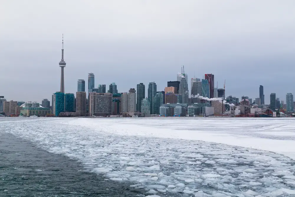 A view along Lake Ontario. Image by Shutterstock. Canada, 2015. A view along Lake Ontario. Image by Shutterstock. Canada, 2015.