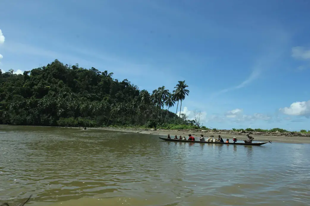 Simatalu residents coming home from their field. Image by Febrianti. Indonesia, 2020.