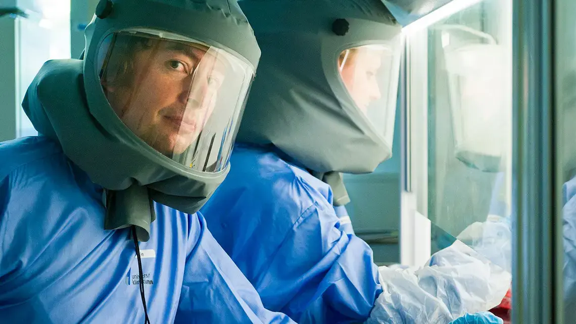 Christian Drosten admits the pandemic surprised him, despite having worked on coronaviruses for 17 years. Image by Volker Lanner. Germany, 2020. Christian Drosten admits the pandemic surprised him, despite having worked on coronaviruses for 17 years. Image by Volker Lanner. Germany, 2020.