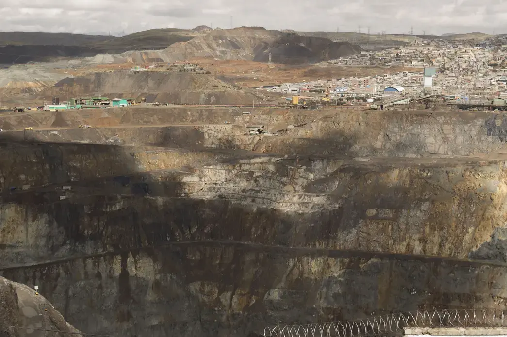 Zinc, which is the top metal mined at Cerro de Pasco and among the top five consumed worldwide, is the main ingredient of every American penny. Volcan sold US$399.6 million in 2016 — the bulk its total metal sales stayed in Peru (48%), which reported US$1.4 billion in zinc exports through 2016. The rest of Volcan's 2016 zinc output was exported to South Korea (19%), China (14%), Canada (6%) and the US (5%), according to Volcan's annual report. Image by Ricardo Martínez. Peru, 2018. Zinc, which is the top metal mined at Cerro de Pasco and among the top five consumed worldwide, is the main ingredient of every American penny. Volcan sold US$399.6 million in 2016 — the bulk its total metal sales stayed in Peru (48%), which reported US$1.4 billion in zinc exports through 2016. The rest of Volcan's 2016 zinc output was exported to South Korea (19%), China (14%), Canada (6%) and the US (5%), according to Volcan's annual report. Image by Ricardo Martínez. Peru, 2018.